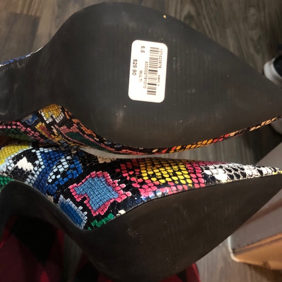 Multi Colored Snake Print Pointy Pumps - Picture 5 of 6